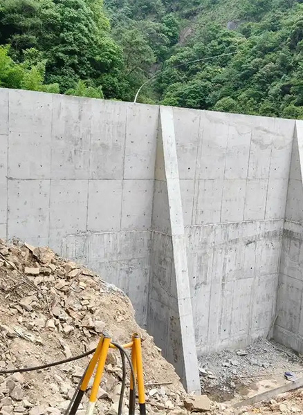张家口桥西区重力式挡土墙